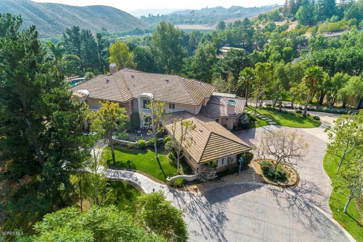 an aerial view of a house having yard