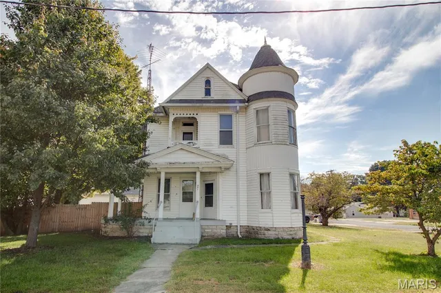 $200,000 | 351 South Main, Carrollton, IL 62016