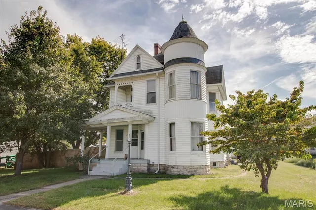 $200,000 | 351 South Main, Carrollton, IL 62016