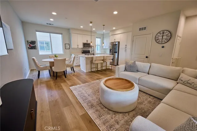 $799,999 | 1128 Via Lucero, Oceanside, CA 92056