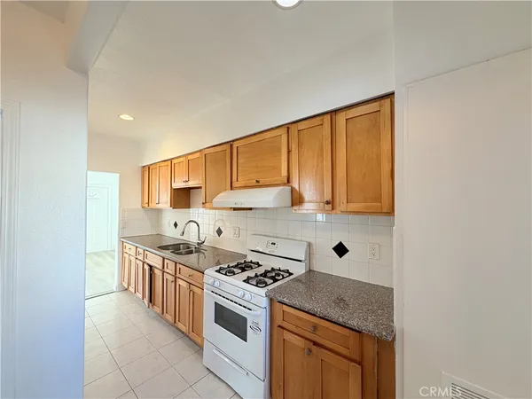 $2,000 | 707 Harding Avenue, Los Angeles, CA 90022