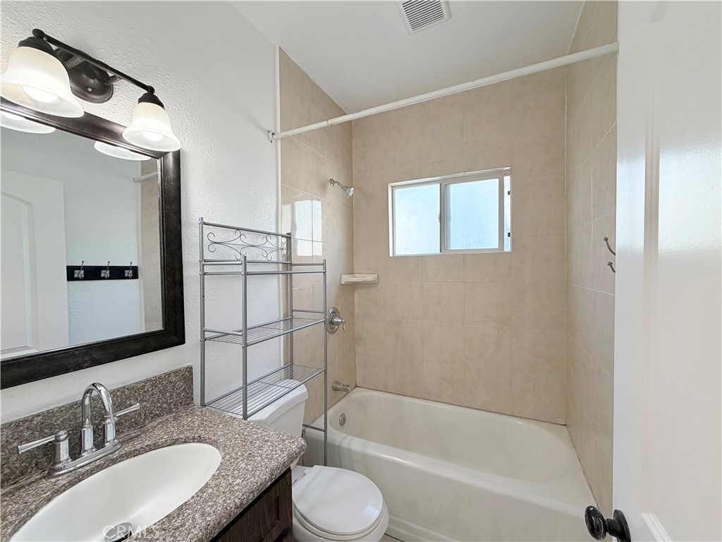 707 Harding Avenue Los Angeles, CA 90022 - Photo 5 of 10