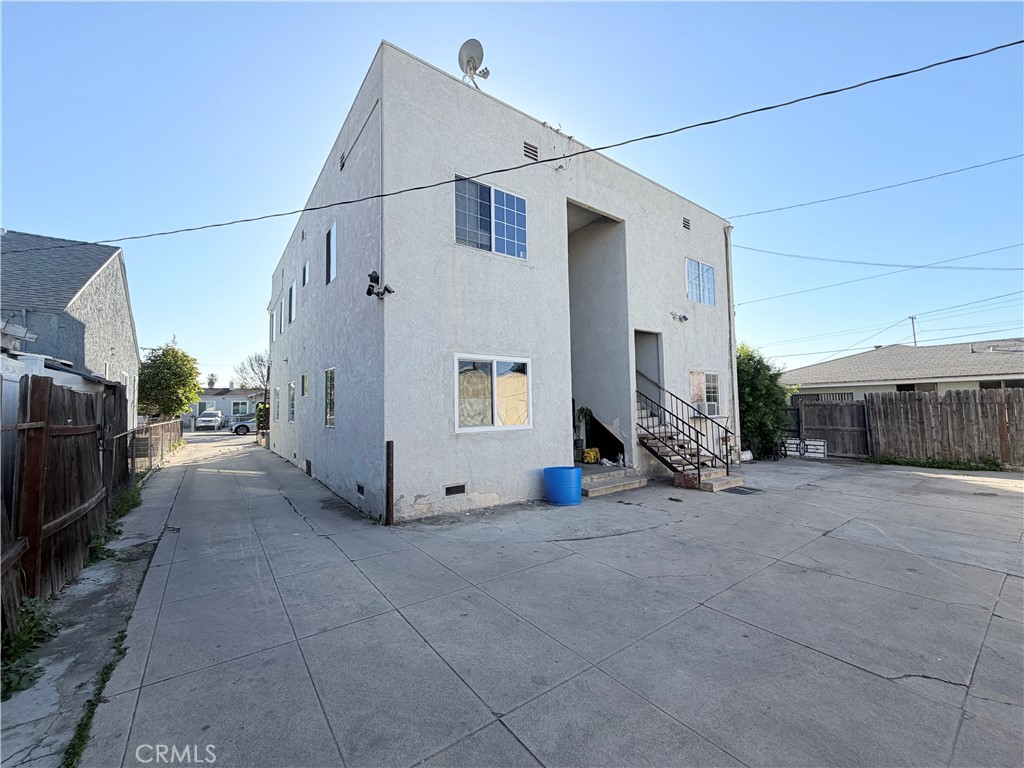 707 Harding Avenue Los Angeles, CA 90022 - Photo 8 of 10