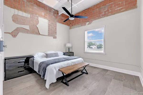 $2,827 | 3363 Commerce, Unit 101, San Antonio, TX 78220