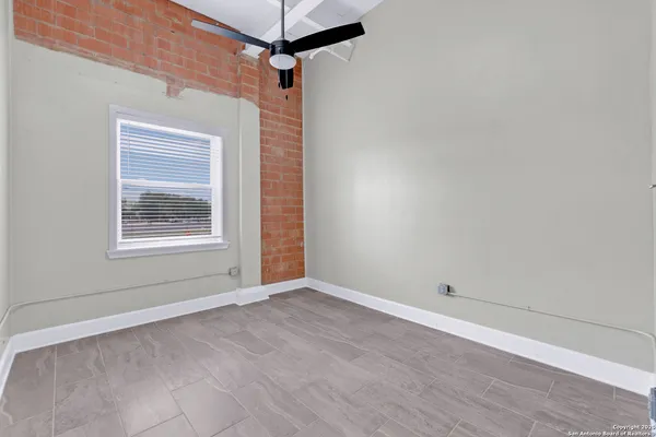 $2,827 | 3363 Commerce, Unit 101, San Antonio, TX 78220