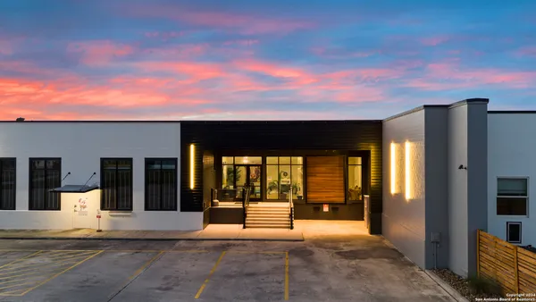 $2,827 | 3363 Commerce, Unit 101, San Antonio, TX 78220