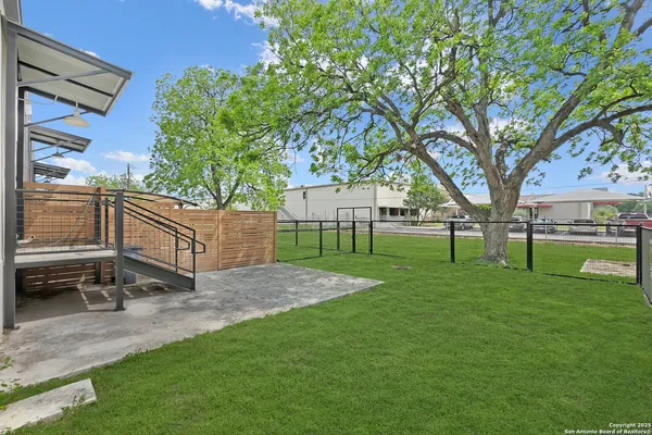 $2,827 | 3363 Commerce, Unit 101, San Antonio, TX 78220