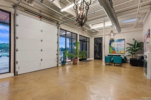 $2,827 | 3363 Commerce, Unit 101, San Antonio, TX 78220