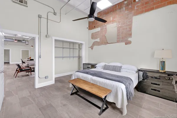 $2,827 | 3363 Commerce, Unit 101, San Antonio, TX 78220