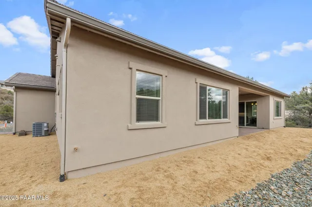 a view of livingroom with an outdoor space