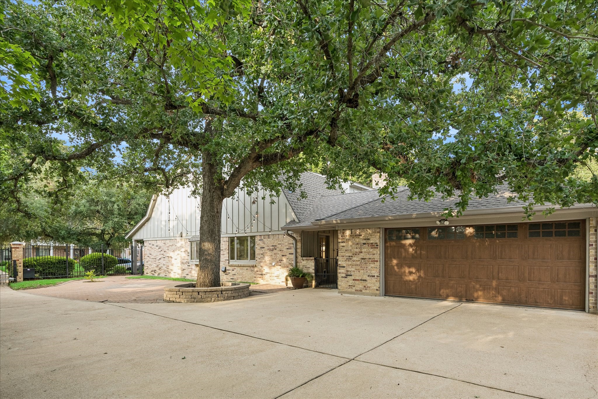 13931 Taylorcrest Road Houston, TX 77079 - Photo 44 of 50 Driveway is gated