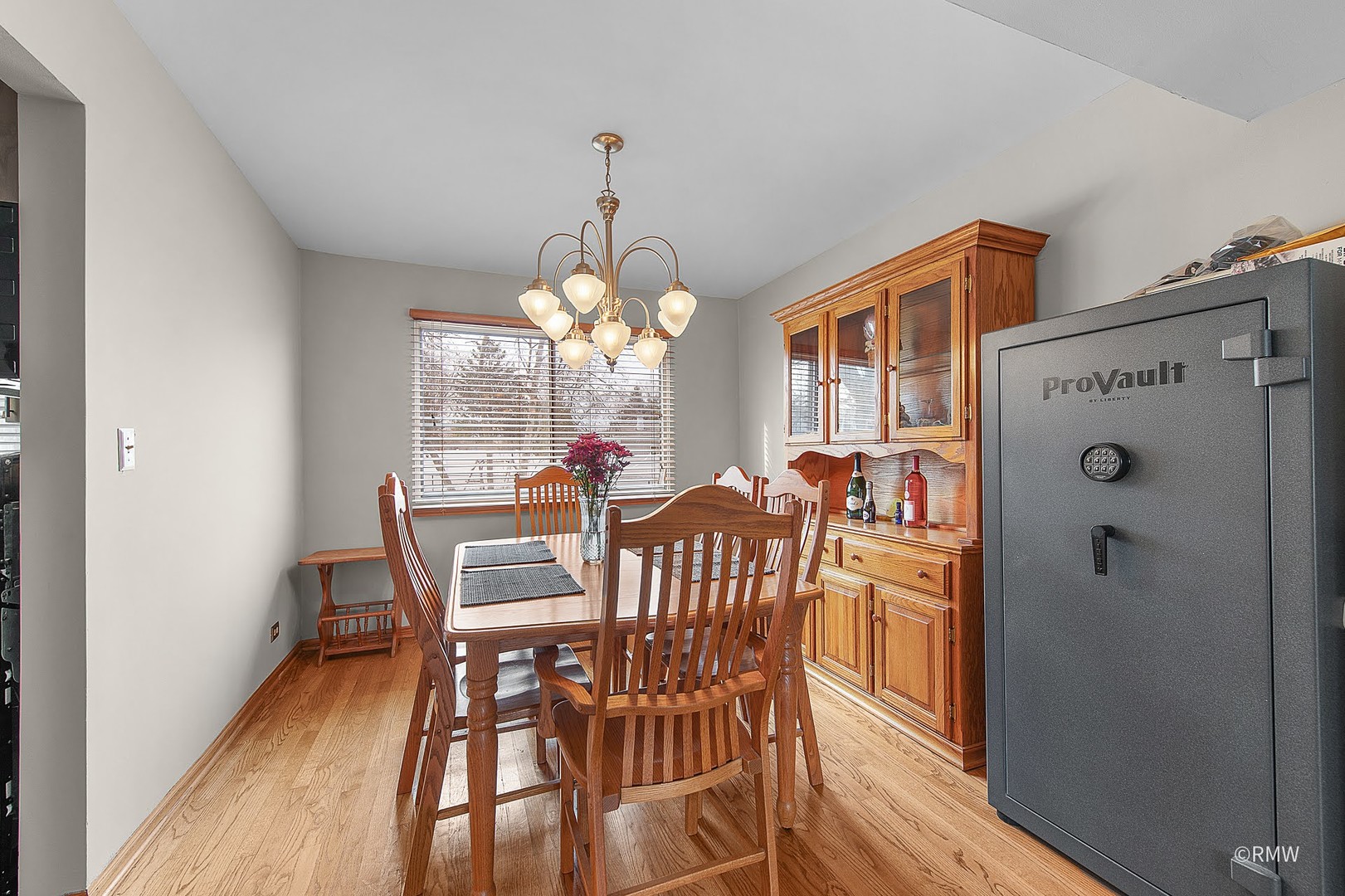 725 Mensching Road Roselle, IL 60172 - Photo 12 of 32 Gallery Image 12