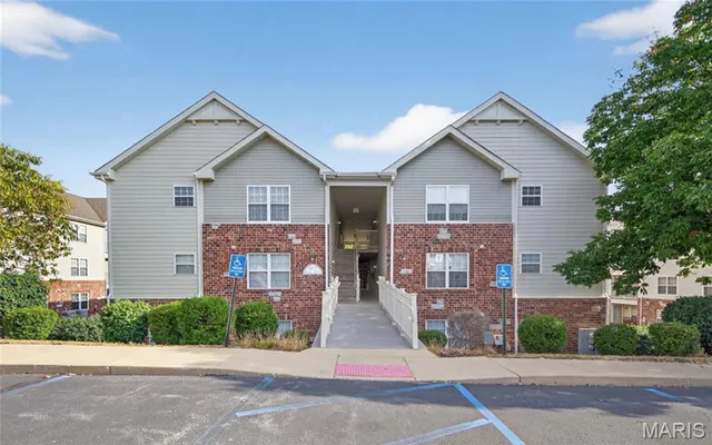 $206,000 | 1632 Piedmont Circle, Unit 302, St. Peters, MO 63304