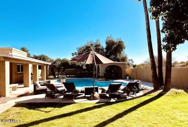 11222 North Miller Road Scottsdale, AZ 85260 - Photo 6 of 32 a view of a house with backyard swimming pool and sitting area