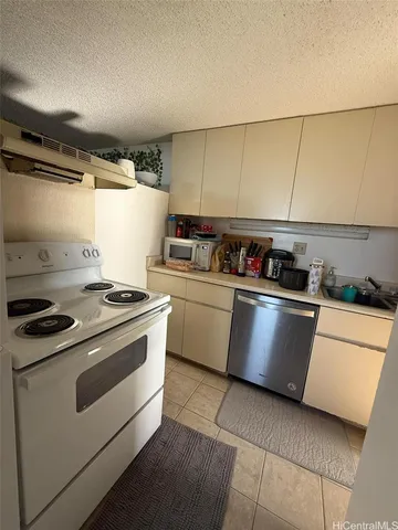 $325,000 | 1060 Kamehameha Highway, Unit 3303A, Pearl City, HI 96782
