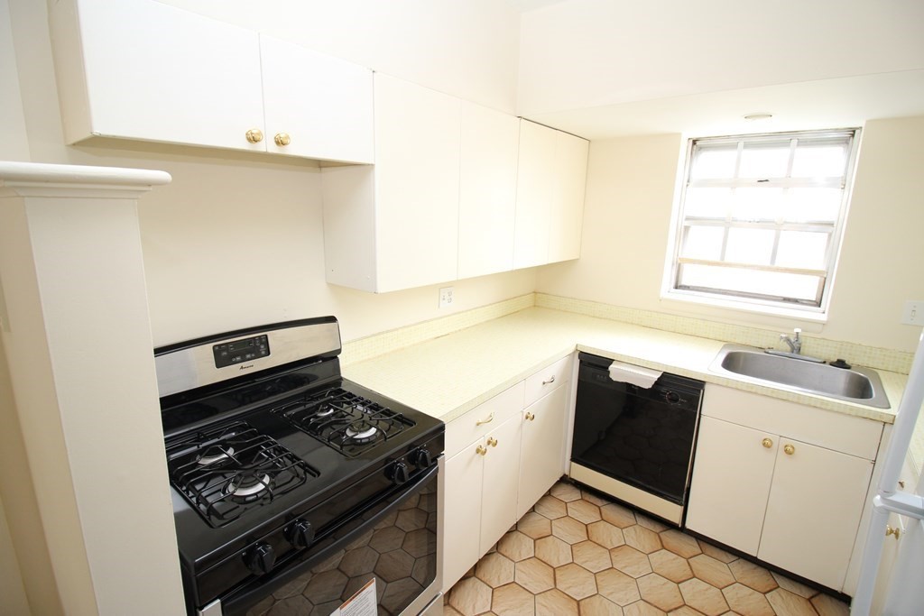 181 Lake Shore Road, Unit 3 Boston, MA 02135 - Photo 7 of 29