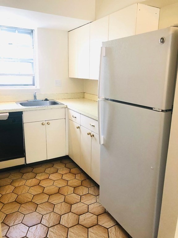 181 Lake Shore Road, Unit 3 Boston, MA 02135 - Photo 9 of 29