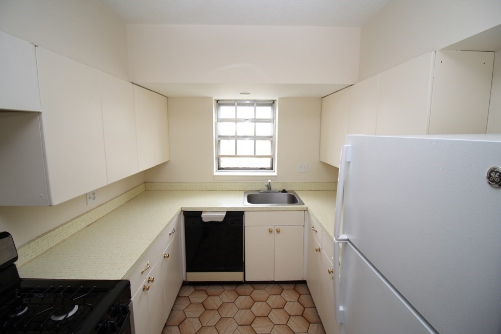 181 Lake Shore Road, Unit 3 Boston, MA 02135 - Photo 10 of 29