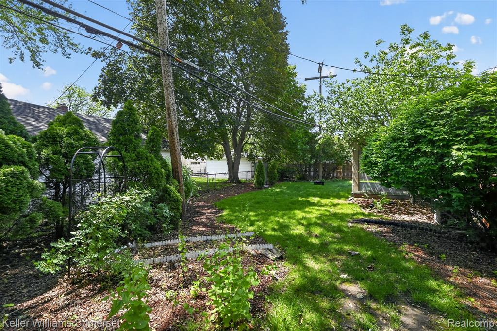 1681 Oxford Road Grosse Pointe, MI 48236 - Photo 24 of 25