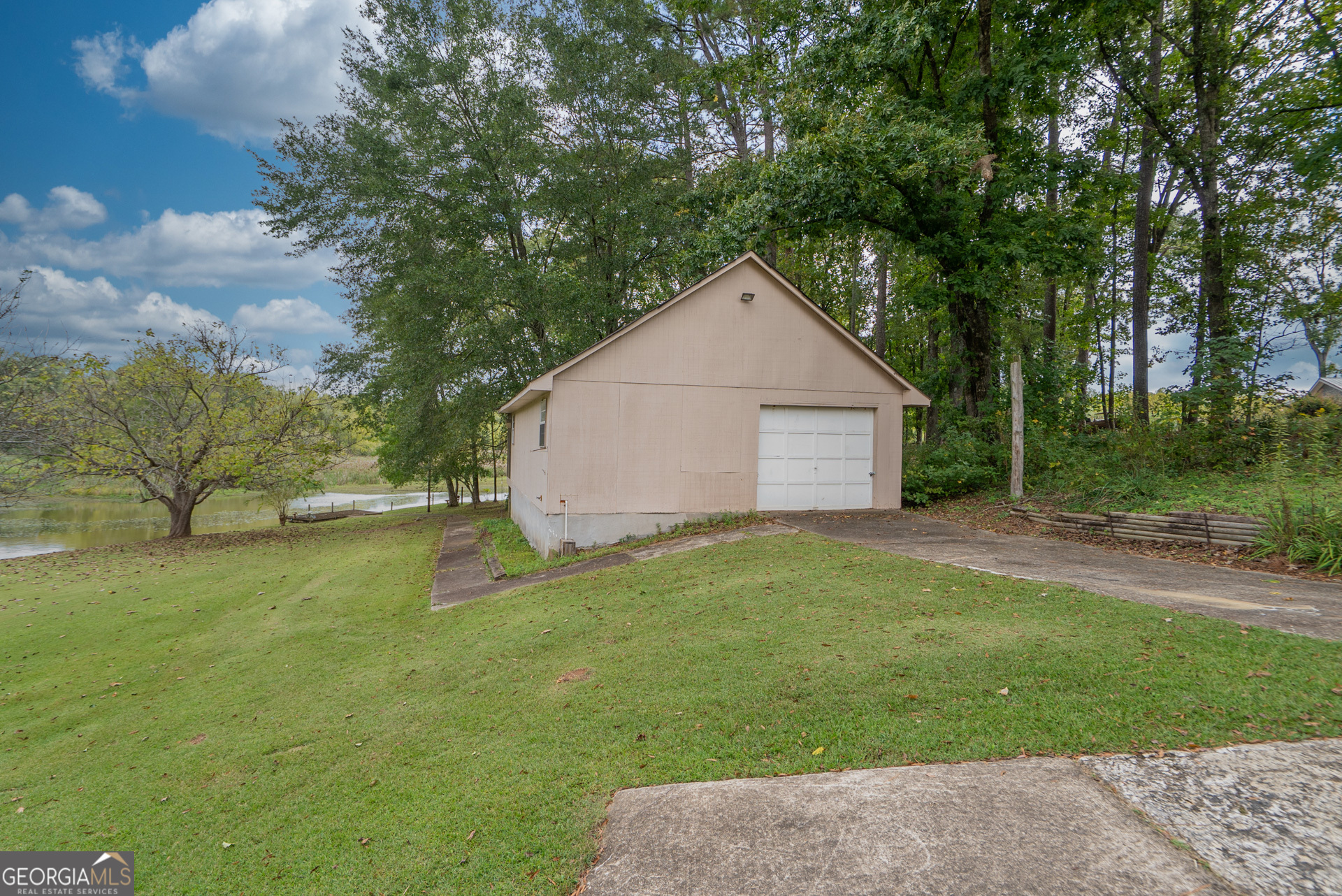 1180 Greenbriar Drive Madison, GA 30650 - Photo 46 of 54 a view of backyard of house