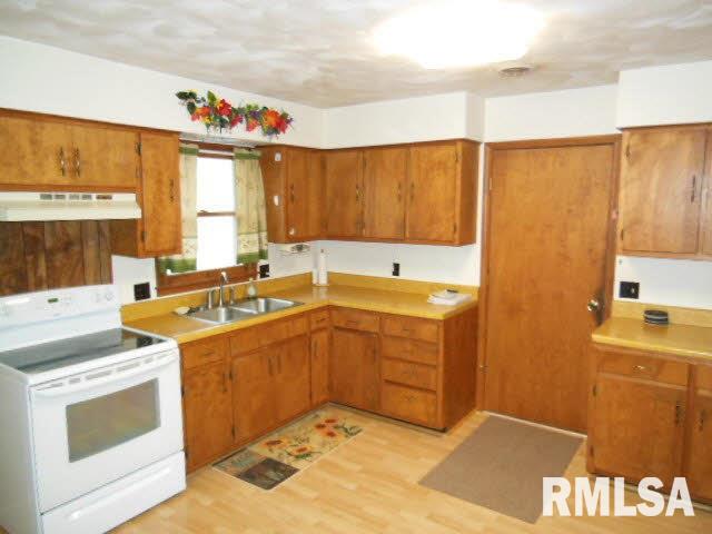 612 E Field Flora, IL 62839 - Photo 3 of 36 Gallery Image 3