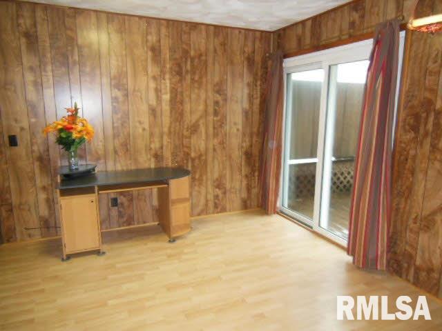612 E Field Flora, IL 62839 - Photo 8 of 36 Gallery Image 8