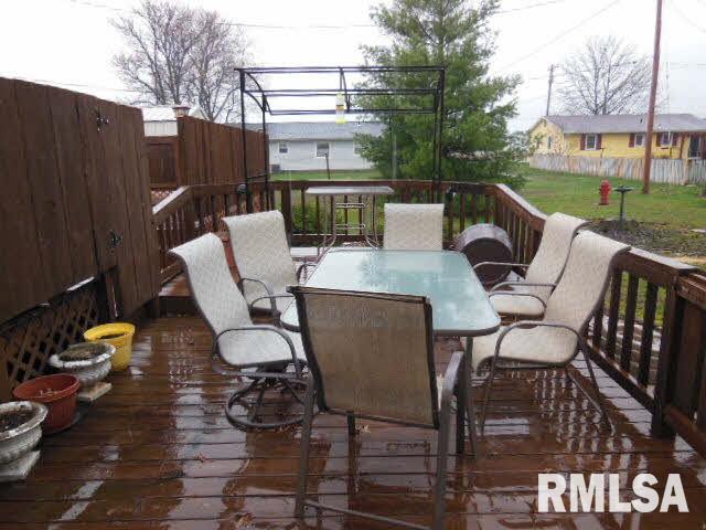 612 E Field Flora, IL 62839 - Photo 9 of 36 Gallery Image 9