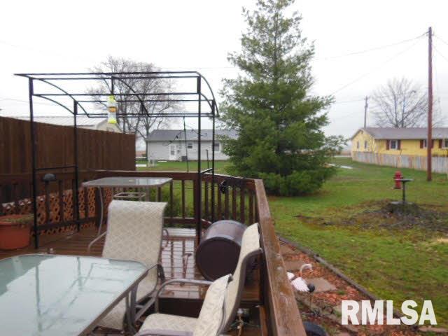 612 E Field Flora, IL 62839 - Photo 10 of 36 Gallery Image 10