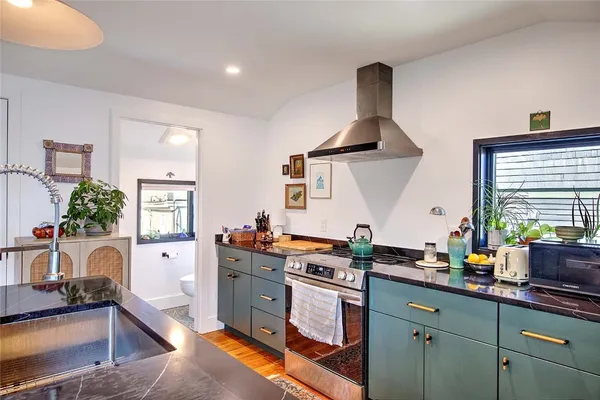 $3,500 | 37 Ring Street, Providence, RI 02909