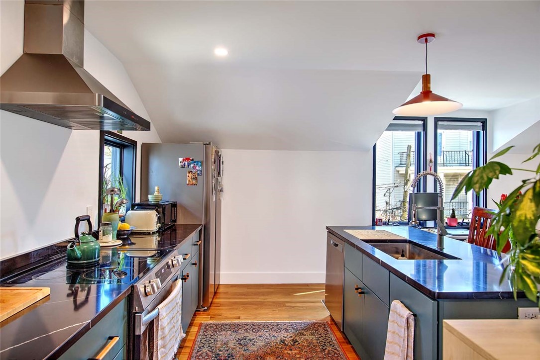 37 Ring Street Providence, RI 02909 - Photo 5 of 28