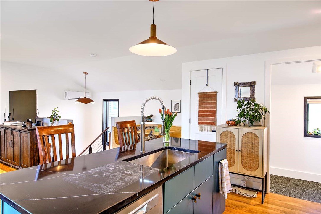 37 Ring Street Providence, RI 02909 - Photo 6 of 28