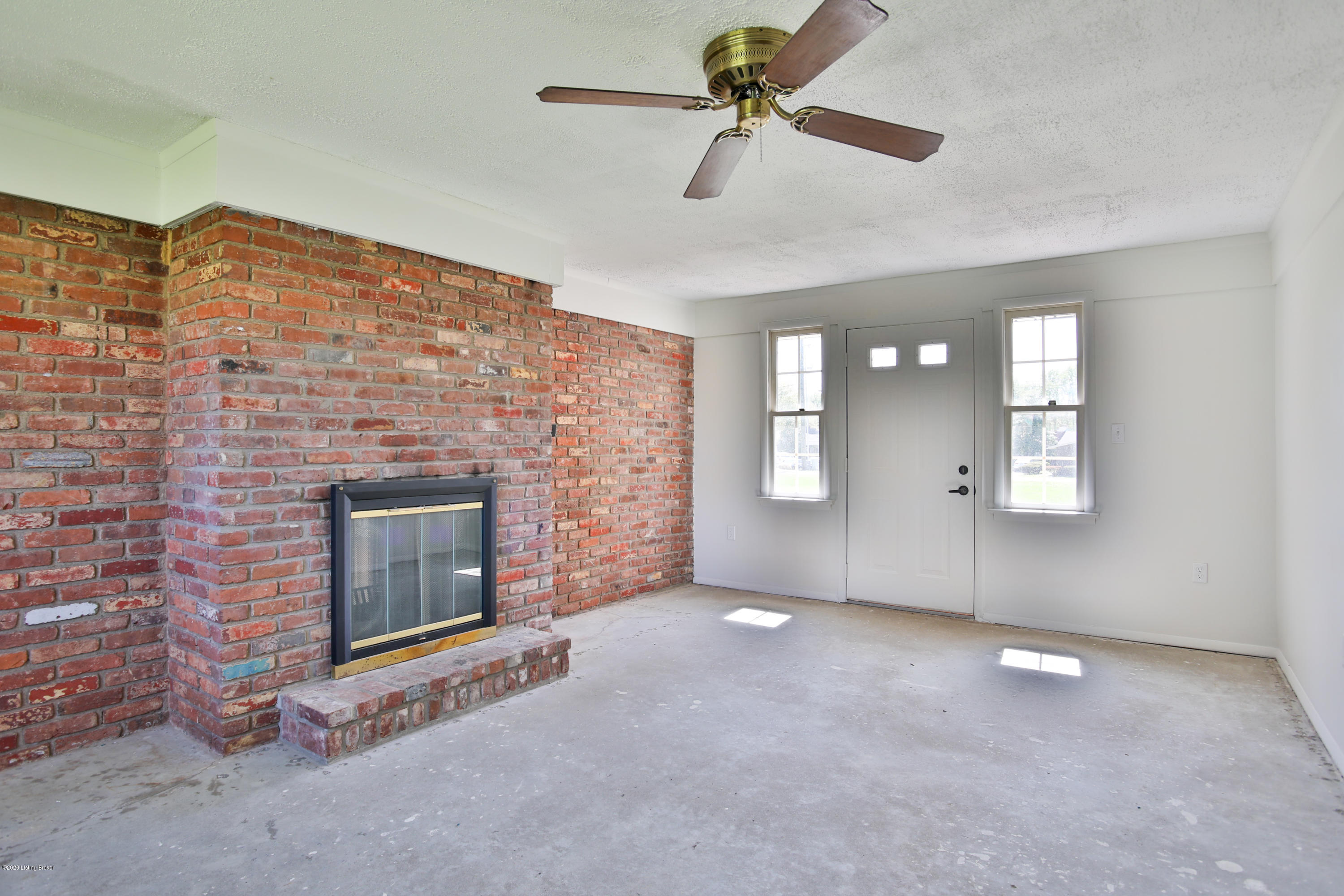 4607 Lowe Road Louisville, KY 40220 - Photo 13 of 37 Den / office