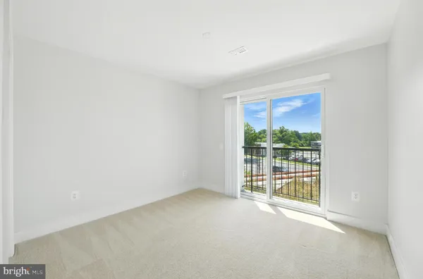 $2,195 | 19510 Village Walk, Unit 2205, Montgomery Village, MD 20886