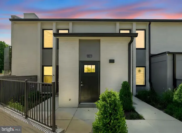 $2,250 | 19510 Village Walk, Unit 2205, Montgomery Village, MD 20886