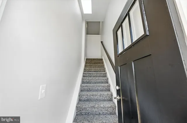 $2,250 | 19510 Village Walk, Unit 2205, Montgomery Village, MD 20886