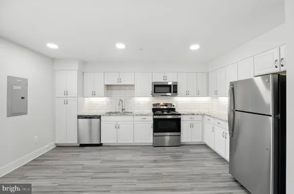 $2,195 | 19510 Village Walk, Unit 2205, Montgomery Village, MD 20886