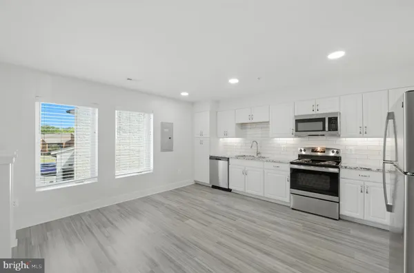 $2,195 | 19510 Village Walk, Unit 2205, Montgomery Village, MD 20886