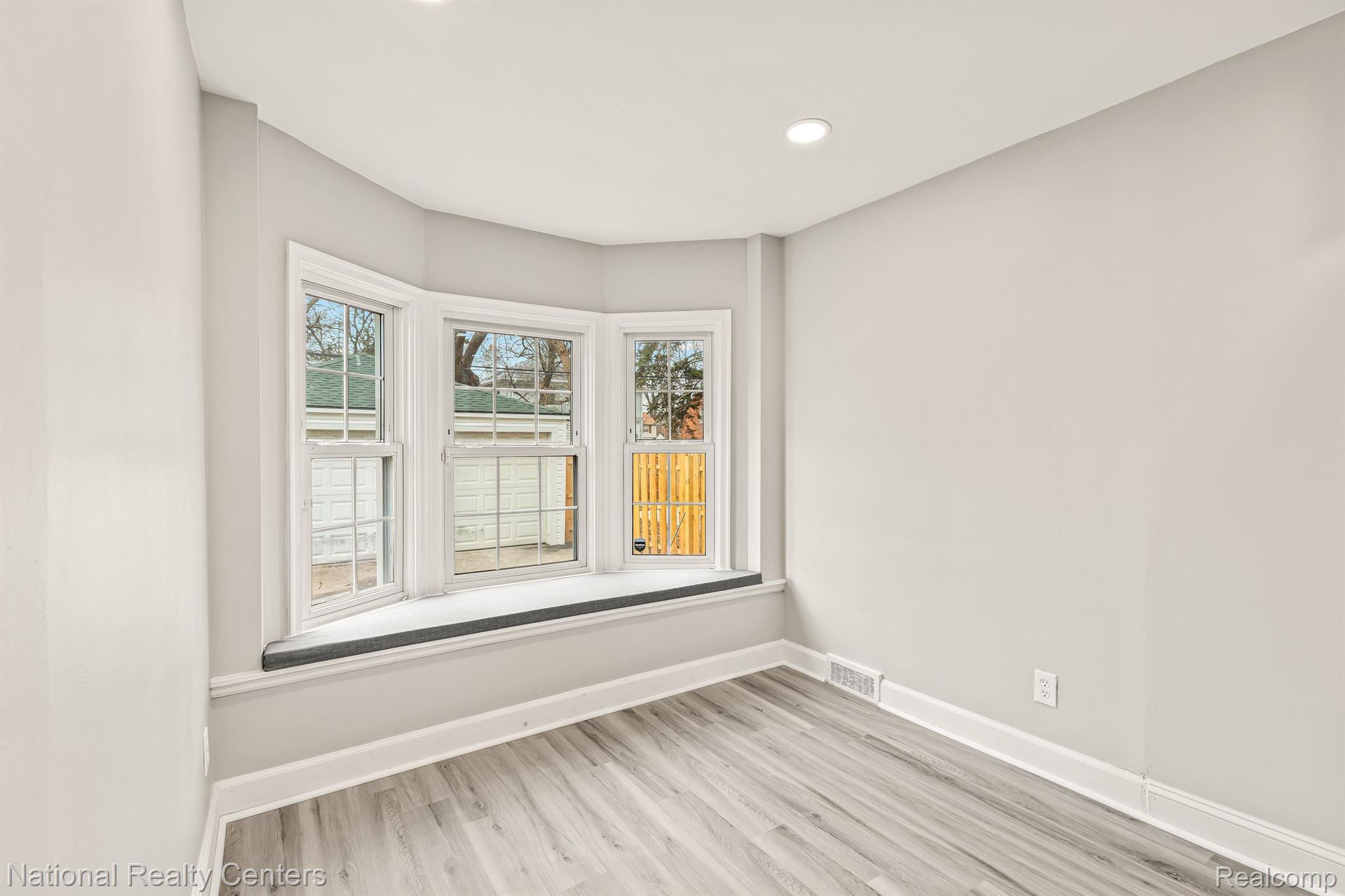 15063 Greenview Road Detroit, MI 48223 - Photo 11 of 24 Gallery Image 11