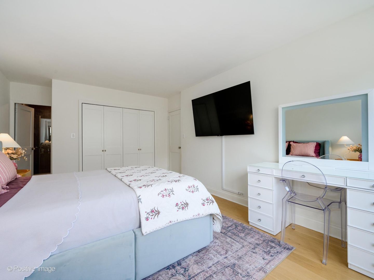 2930 North Sheridan Road, Unit 1107 Chicago, IL 60657 - Photo 14 of 22 Gallery Image 14