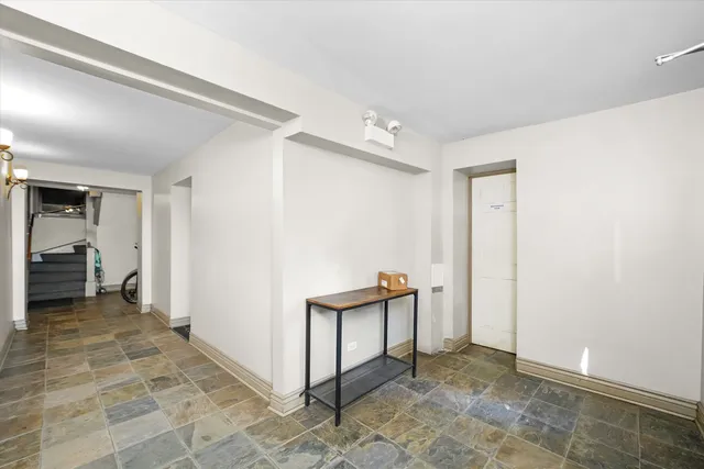 $1,715 | 6300 North Rockwell Street, Unit G, Chicago, IL 60659