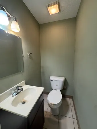 $900 | 1809 1/2 2nd Avenue, Unit 3, Moline, IL 61265