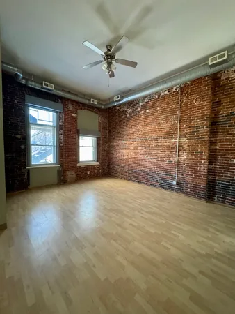 $900 | 1809 1/2 2nd Avenue, Unit 3, Moline, IL 61265