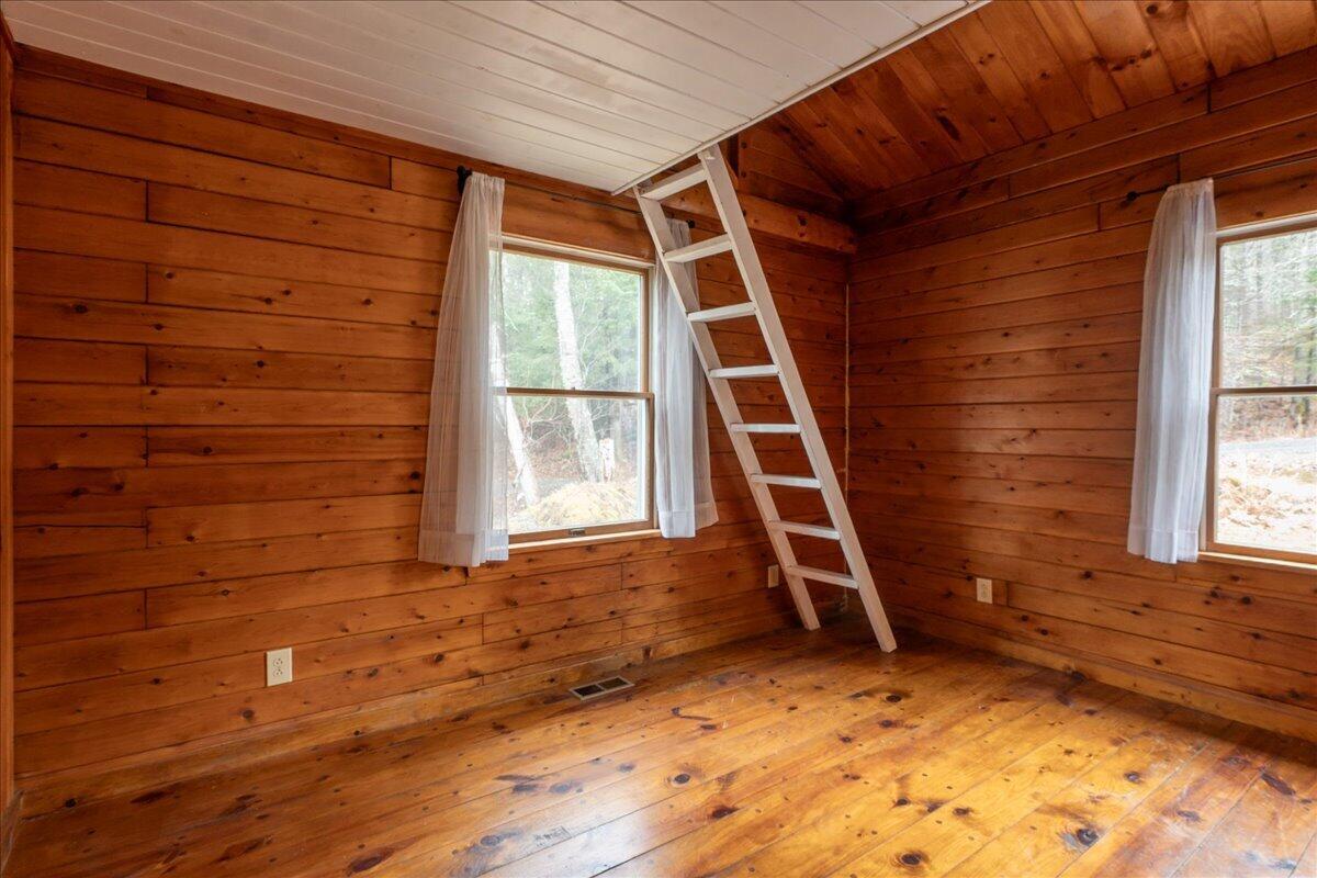 11 Warren Lane Boothbay Harbor, ME 04538 - Photo 21 of 28 Warren Ln second bedroom