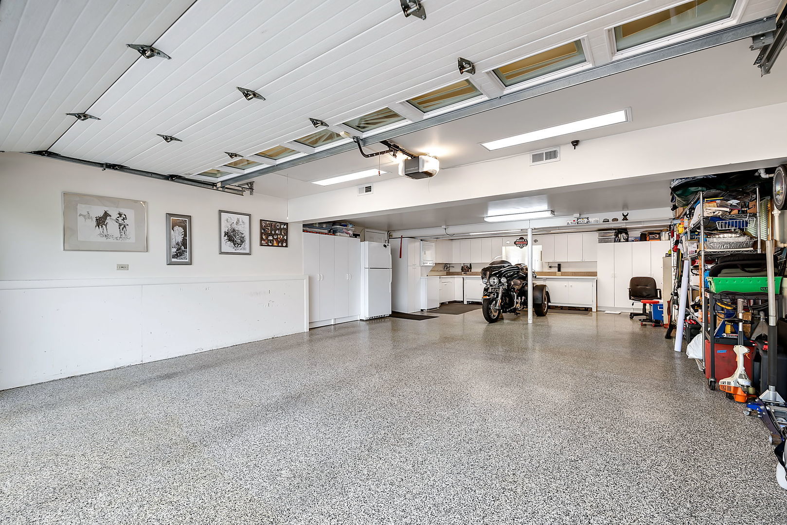5341 Meadow Lane Lisle, IL 60532 - Photo 13 of 16 a view of a room with gym equipment