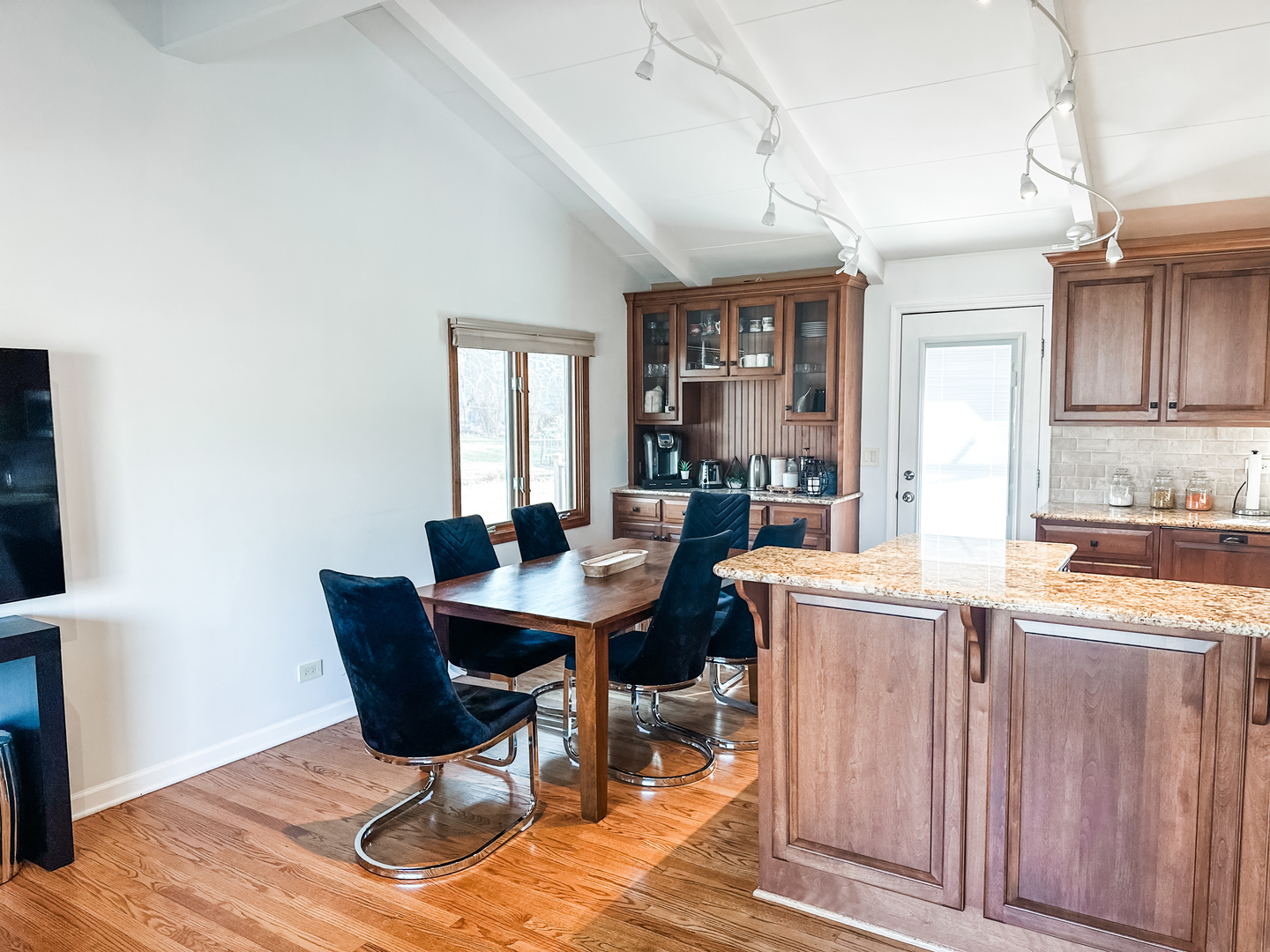 5341 Meadow Lane Lisle, IL 60532 - Photo 4 of 16 a view of a dining room with furniture