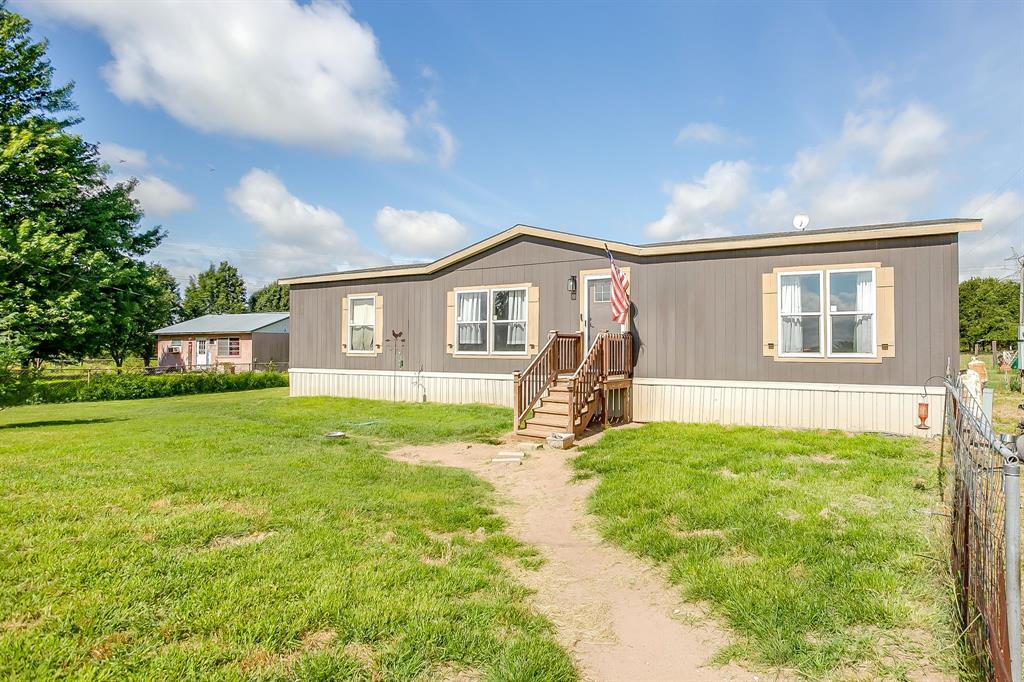 701 Trails End Poolville, TX 76487 - Photo 5 of 39