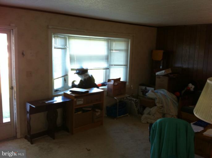 8719 Roper Road Parkville, MD 21234 - Photo 6 of 10 Interior (General)