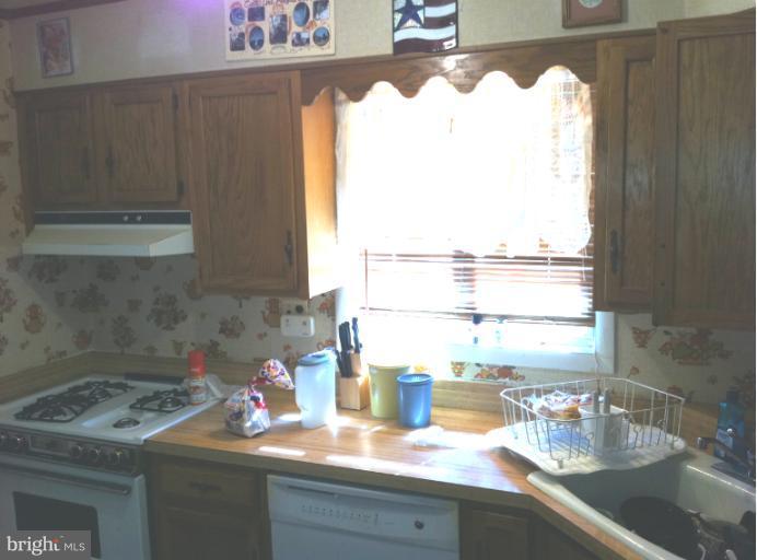 8719 Roper Road Parkville, MD 21234 - Photo 7 of 10 Kitchen