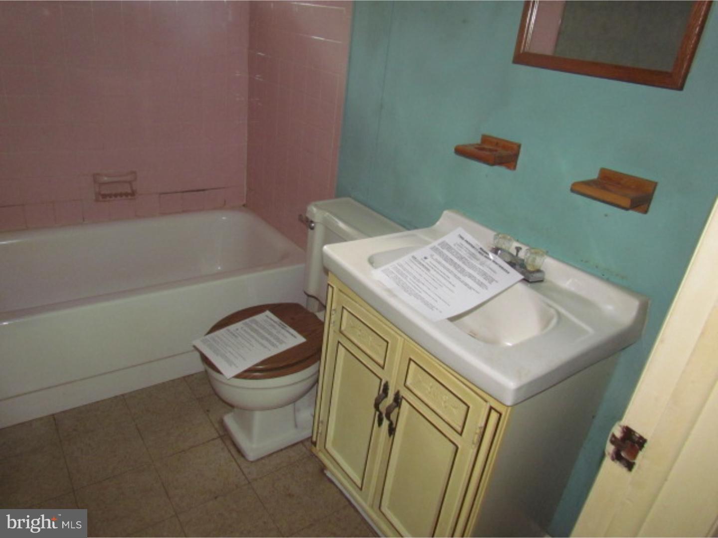 472 Fordham Road Wenonah, NJ 08090 - Photo 4 of 8 a bathroom with a sink toilet and a bathtub