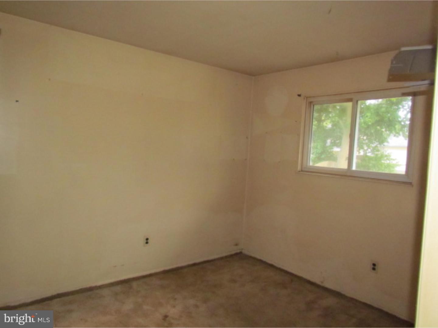 472 Fordham Road Wenonah, NJ 08090 - Photo 6 of 8 an empty room with a window